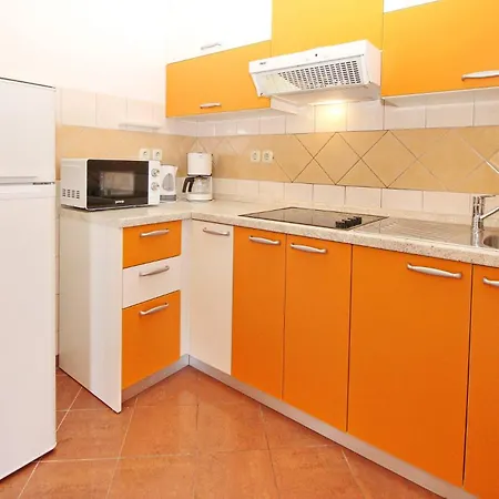 Brnic Nara Konukevi Baška