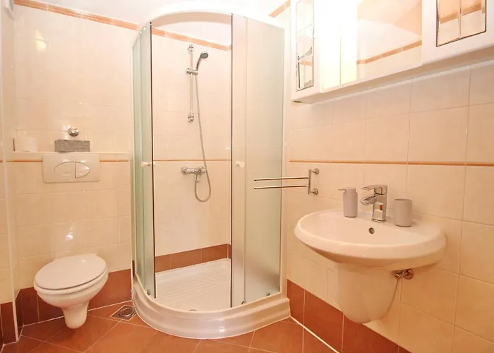 Brnic Nara Gæstehus 3*